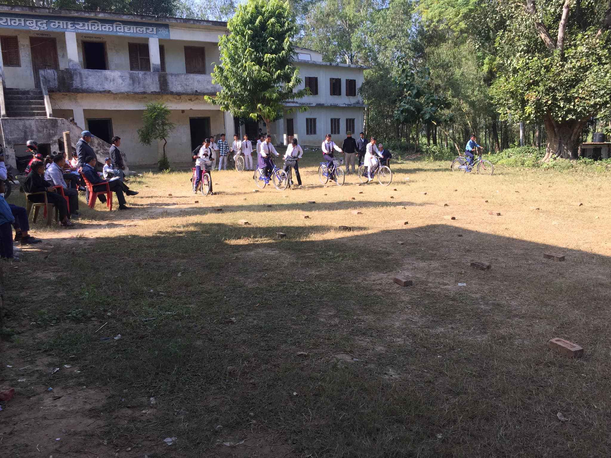 विद्यालयको तस्बीरहरू